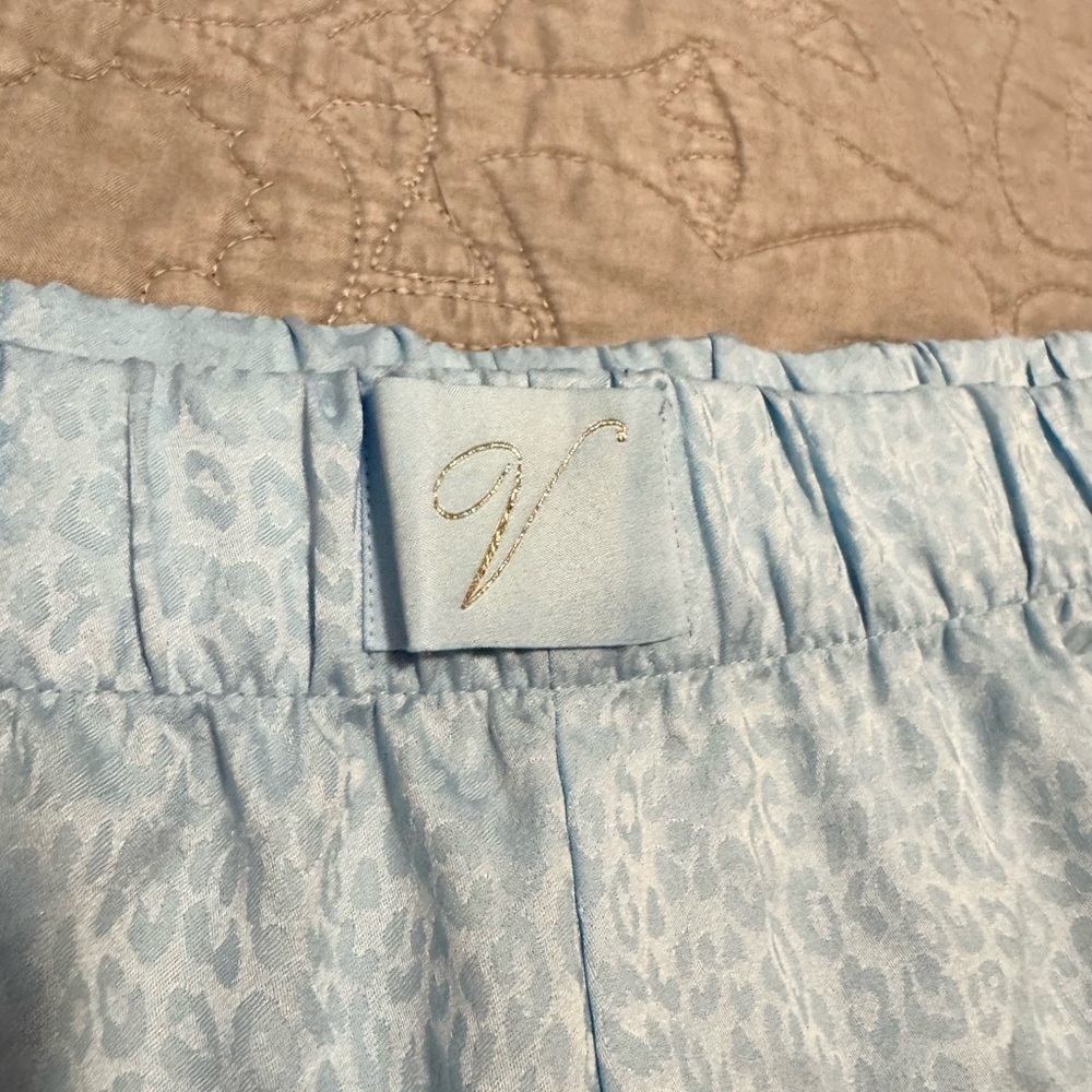 Victoria’s Secret Blue Satin Leopard Print Pajama Sleep Shorts Size Large - Picture 2 of 5